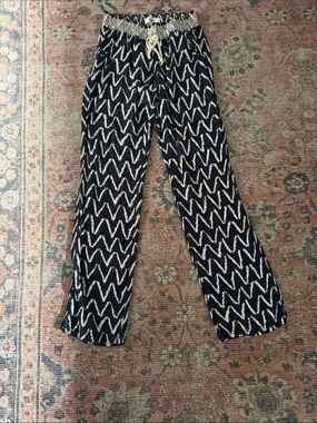 Black & White Chevron Wide-Leg Pants with Drawstring Waist